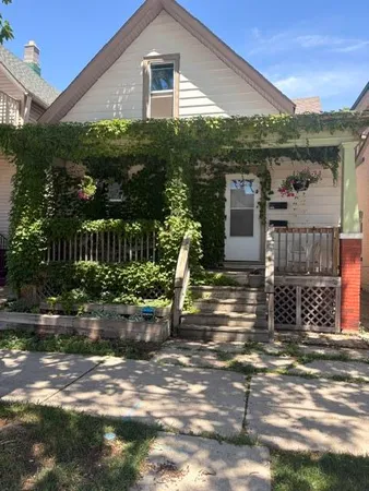 $850 | 828 East Wright Street, Unit 2, Milwaukee, WI 53212