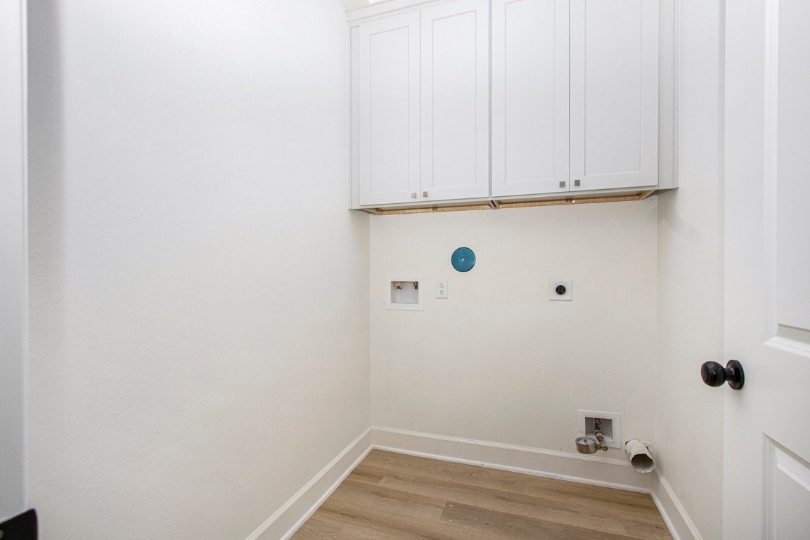 3810 Jackson Street Santa Fe, TX 77517 - Photo 18 of 29 a view of a closet