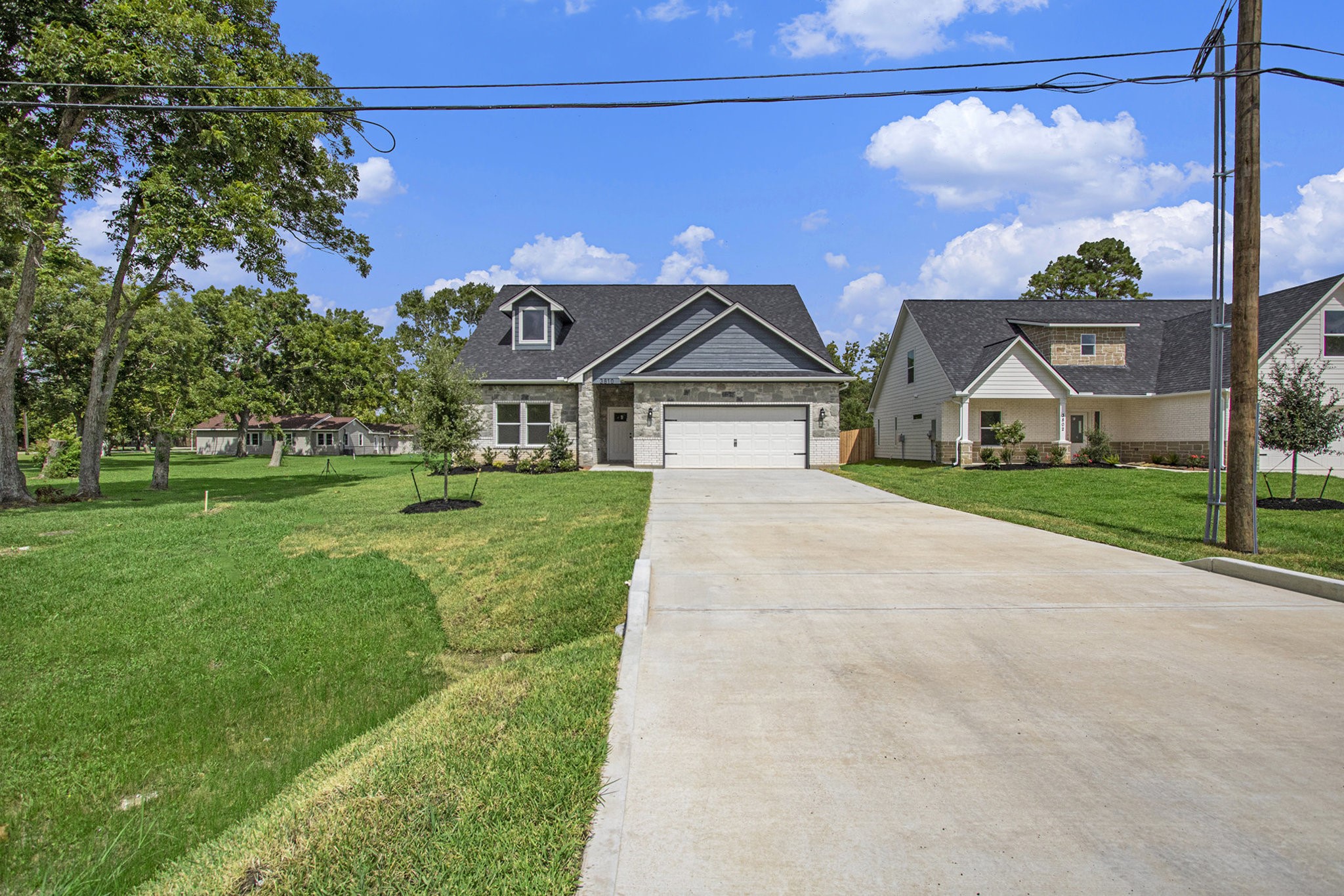3810 Jackson Street Santa Fe, TX 77517 - Photo 24 of 29 LARGE DOUBLE DRIVEWAY