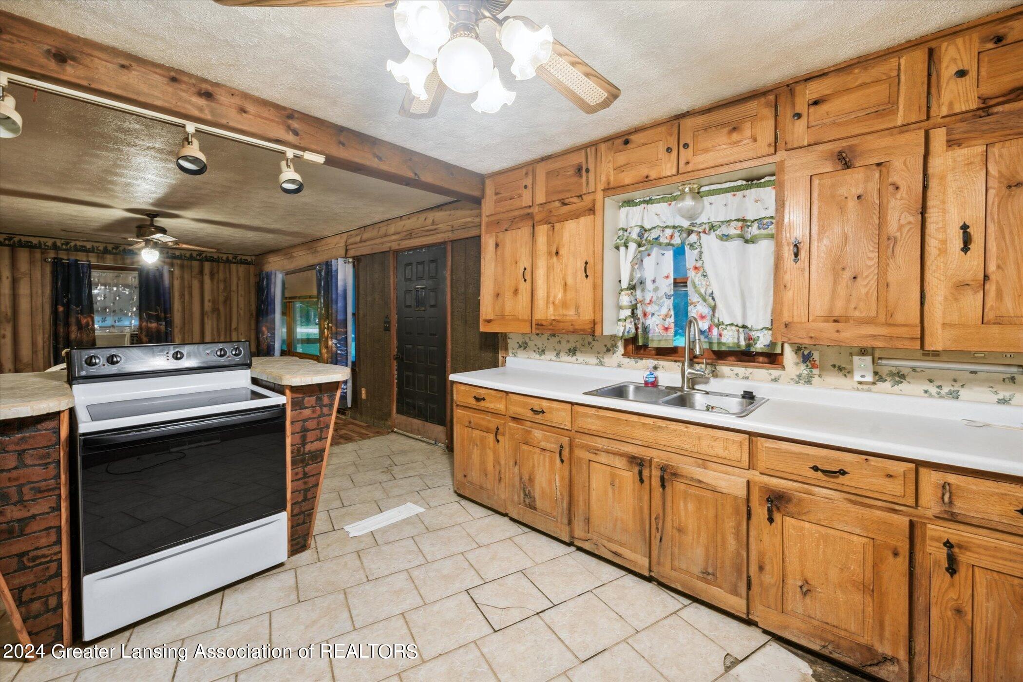 304 Olivet Road Bellevue, MI 49021 - Photo 6 of 23 06-304-Olivet-Rd-Bellevue-MI-49021-Windo