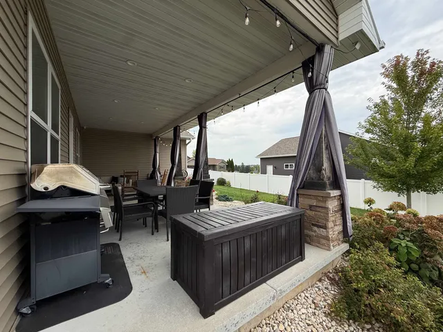 $575,000 | 407 Rimrock Road, Janesville, WI 53548