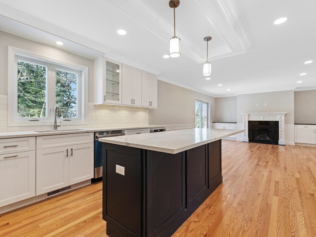 33 Circle Drive Waltham, MA 02452 - Photo 6 of 42