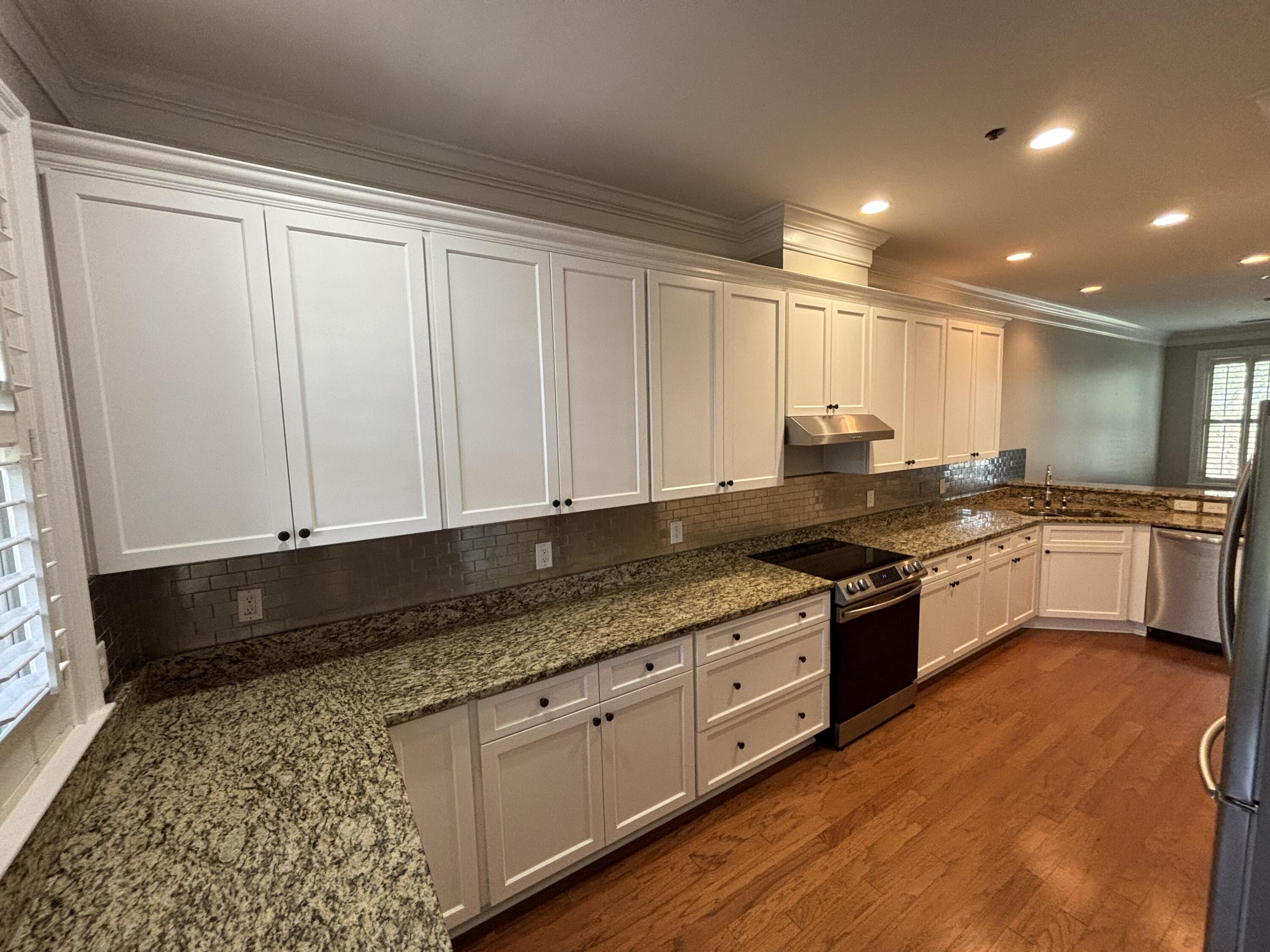 656 Coleman Boulevard, Unit 402 Mount Pleasant, SC 29464 - Photo 12 of 37 IMG_0651