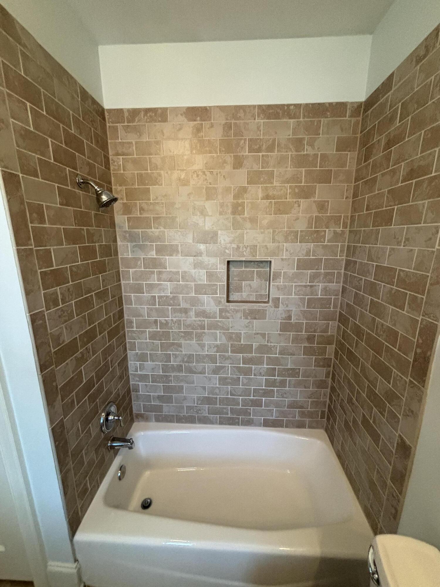 656 Coleman Boulevard, Unit 402 Mount Pleasant, SC 29464 - Photo 19 of 37 IMG_0661