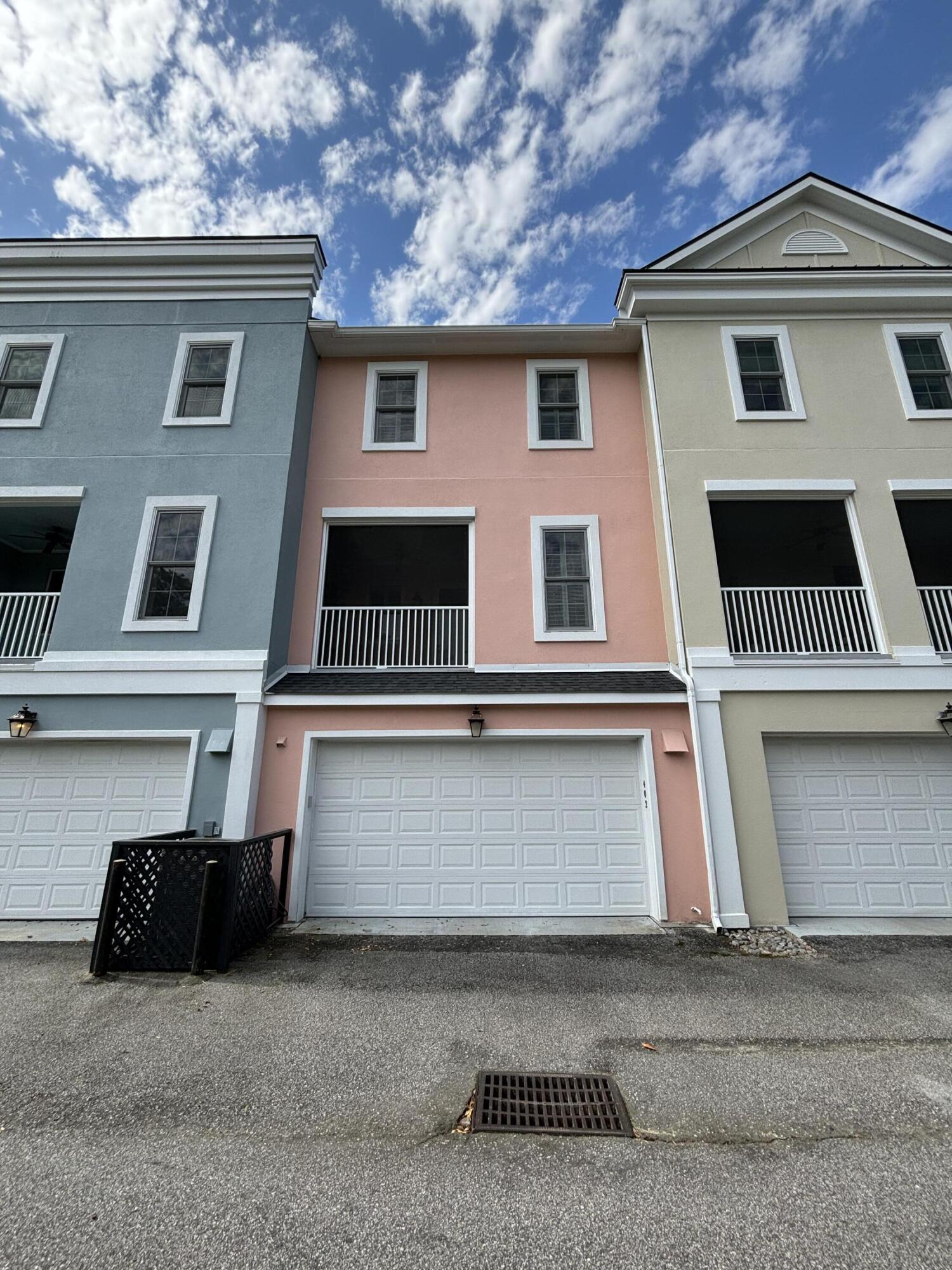 656 Coleman Boulevard, Unit 402 Mount Pleasant, SC 29464 - Photo 3 of 37 IMG_0623
