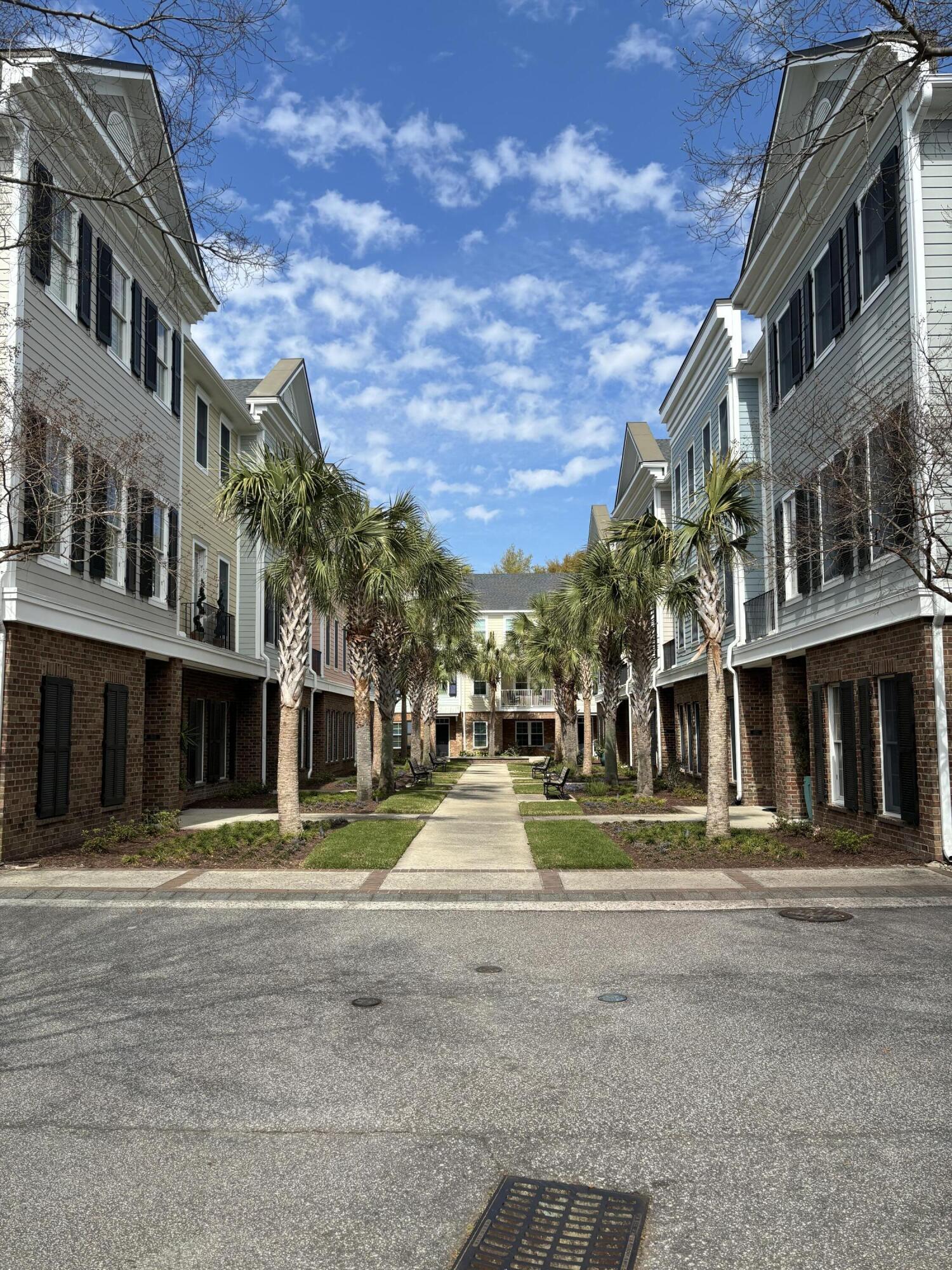 656 Coleman Boulevard, Unit 402 Mount Pleasant, SC 29464 - Photo 4 of 37 IMG_0615