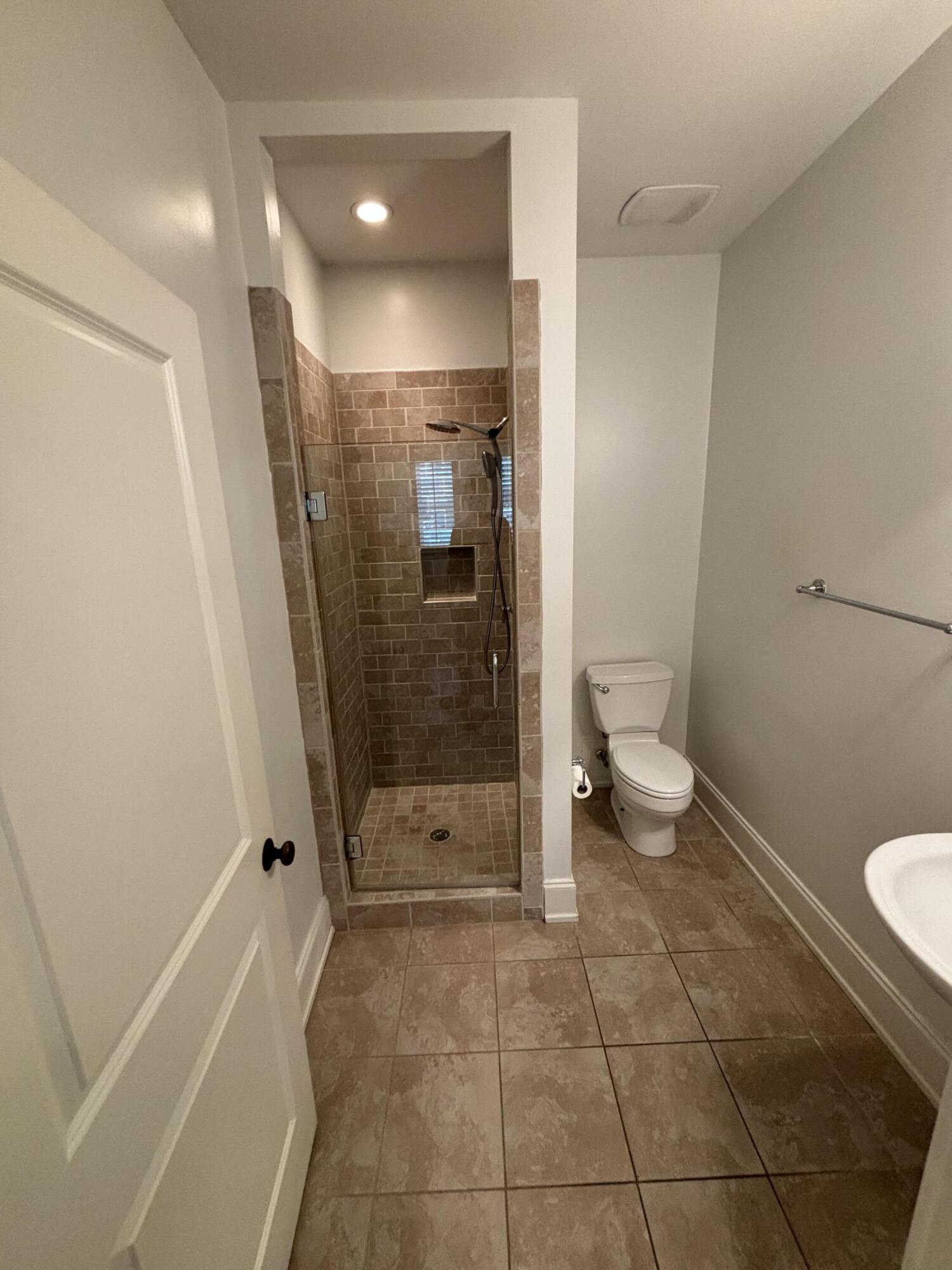 656 Coleman Boulevard, Unit 402 Mount Pleasant, SC 29464 - Photo 6 of 37 IMG_0634