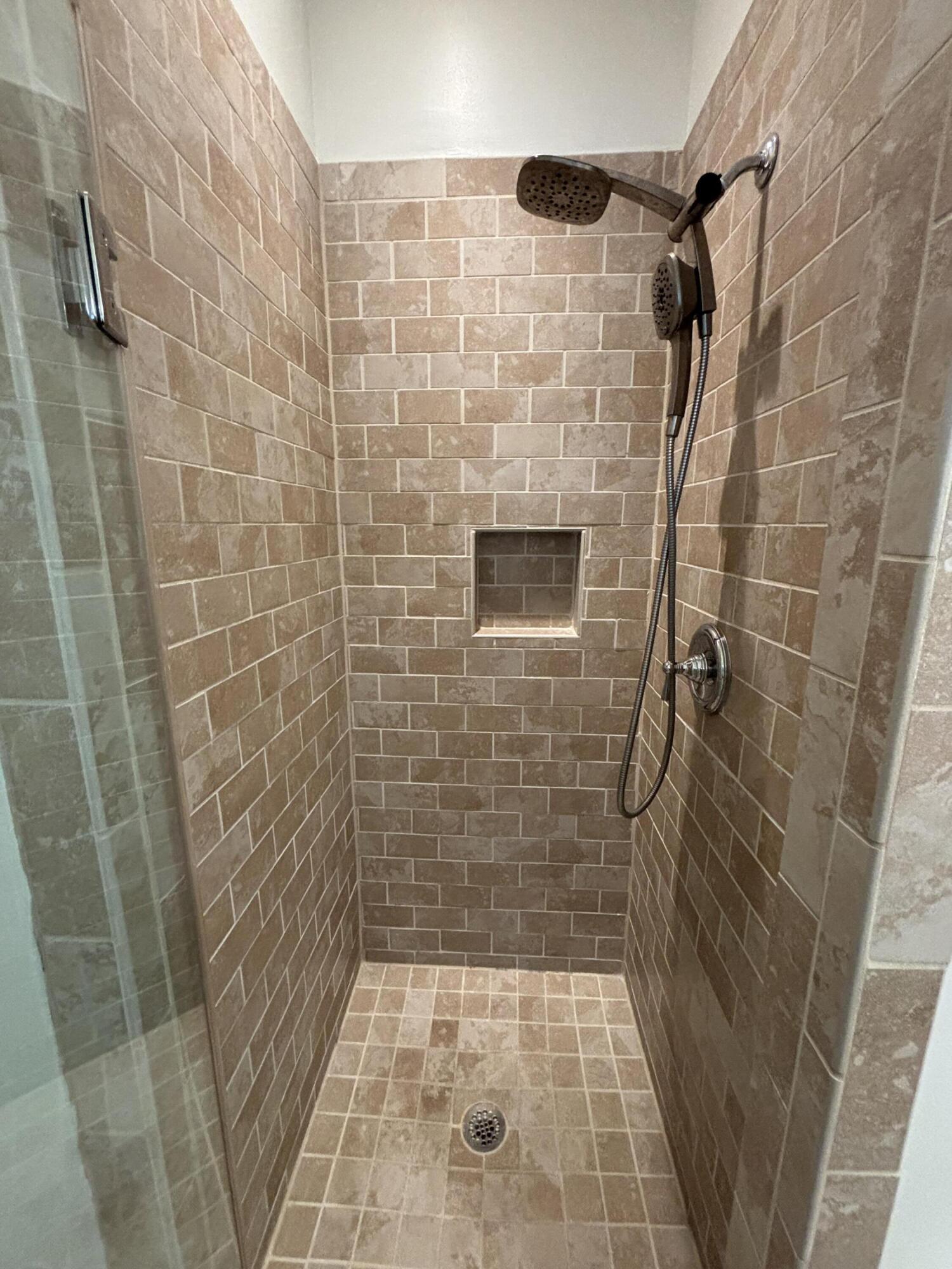 656 Coleman Boulevard, Unit 402 Mount Pleasant, SC 29464 - Photo 7 of 37 IMG_0638