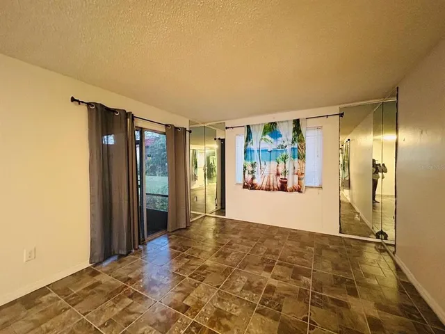 a view of entryway with livingroom