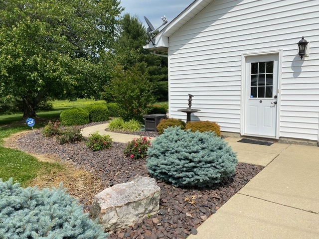 11426 East Radisson Road Mount Vernon, IL 62864 - Photo 38 of 56 a view of a back yard of the house