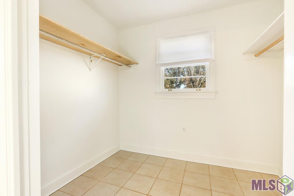 4934 Inniswold Road Baton Rouge, LA 70809 - Photo 11 of 22 Large Primary Closet