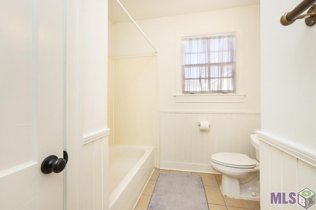 4934 Inniswold Road Baton Rouge, LA 70809 - Photo 15 of 22 Secondary Bath