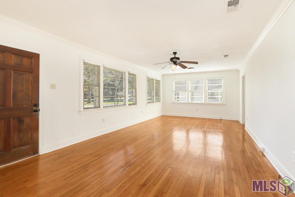 4934 Inniswold Road Baton Rouge, LA 70809 - Photo 4 of 22 Spacious Living Room
