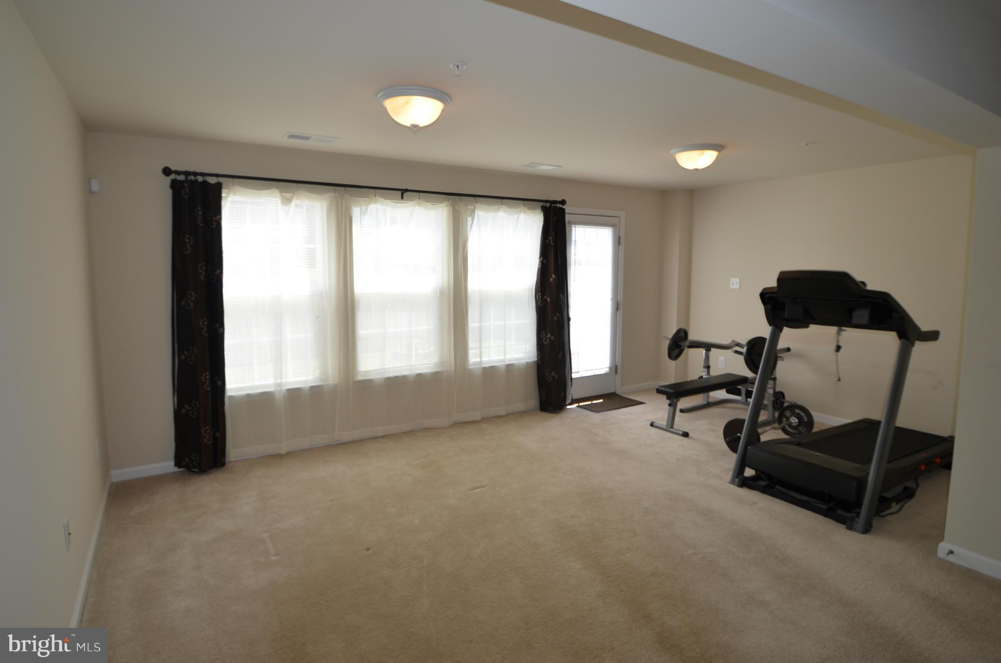 2010 Spring Run Circle Frederick, MD 21702 - Photo 7 of 26 Family Room