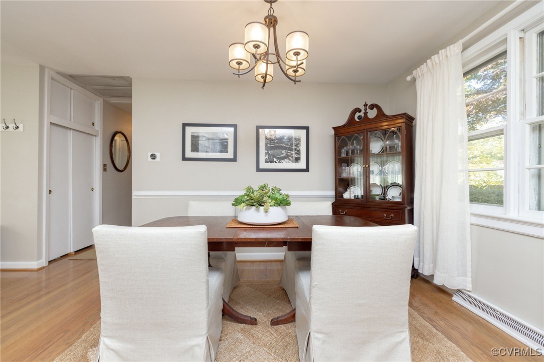 7518 Comet Road Henrico, VA 23294 - Photo 17 of 46 Elegant dining area adjacent to kitchen: bright ch