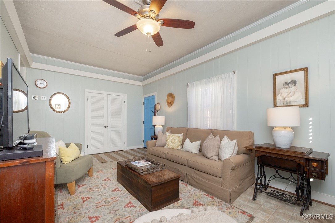 7518 Comet Road Henrico, VA 23294 - Photo 18 of 46 Huge sunken den area features custom crown molding