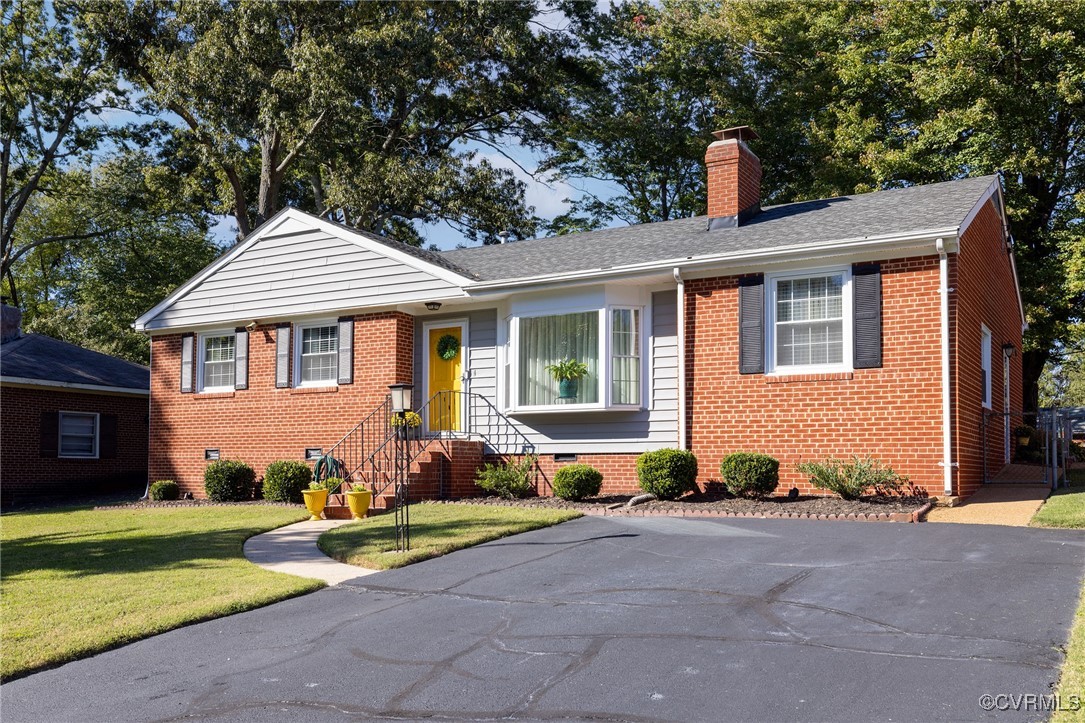7518 Comet Road Henrico, VA 23294 - Photo 2 of 46 View of front exterior: freshly painted shutters &