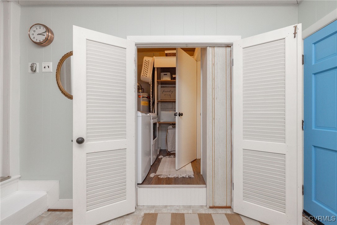 7518 Comet Road Henrico, VA 23294 - Photo 21 of 46 Doors to laundry & utility room (from den area)