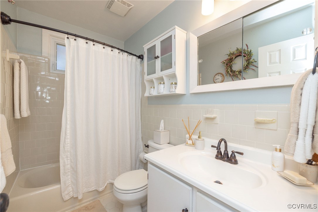7518 Comet Road Henrico, VA 23294 - Photo 25 of 46 Full bathroom with shower / bath tub combination w