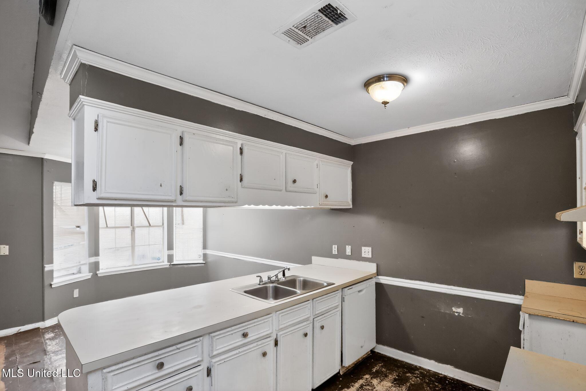 5571 Tiki Lane Jackson, MS 39212 - Photo 11 of 32 20_5571_Tiki_Ln_Jackson_MS_39212-Kitchen