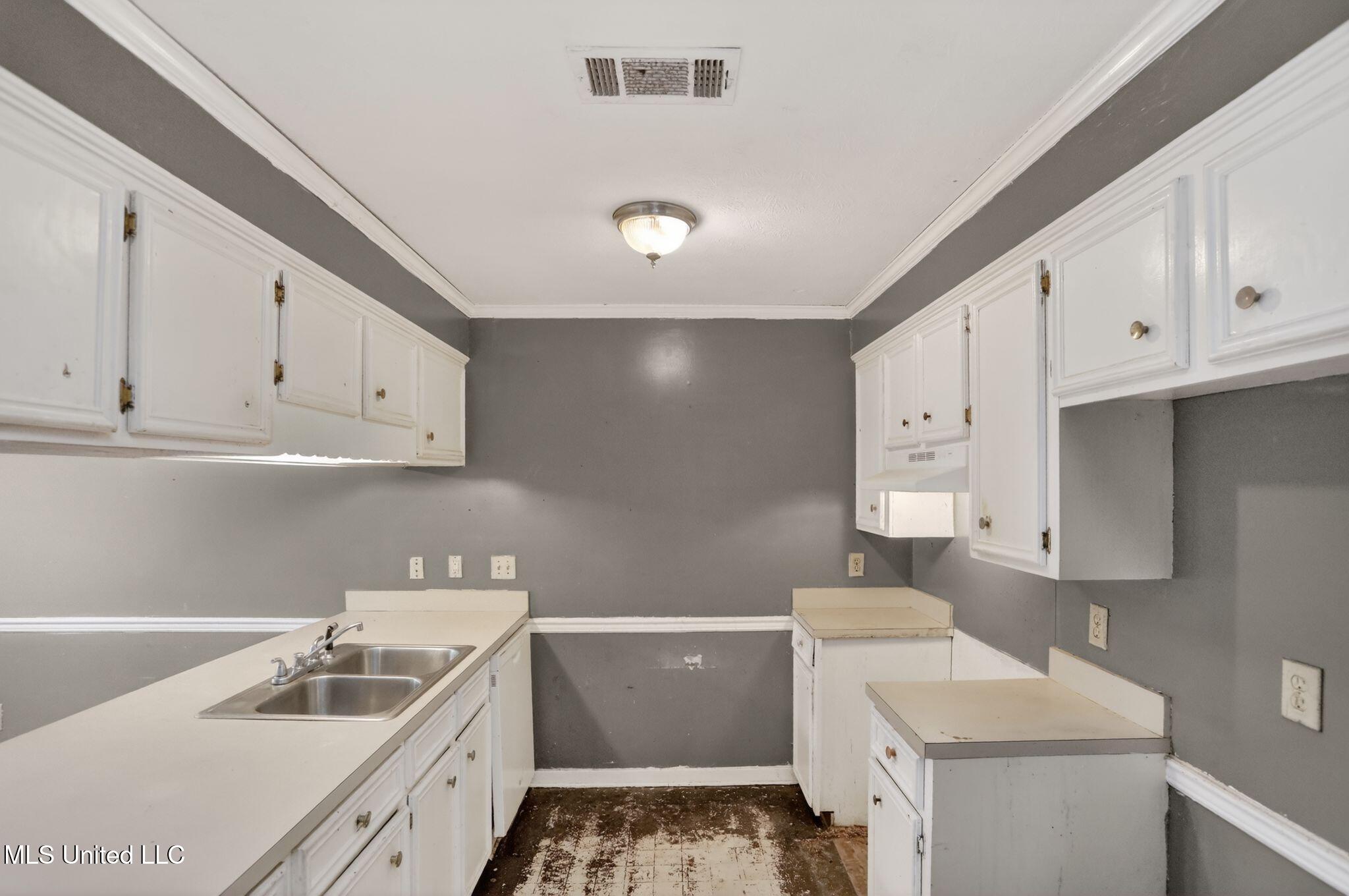 5571 Tiki Lane Jackson, MS 39212 - Photo 14 of 32 23_5571_Tiki_Ln_Jackson_MS_39212-Kitchen