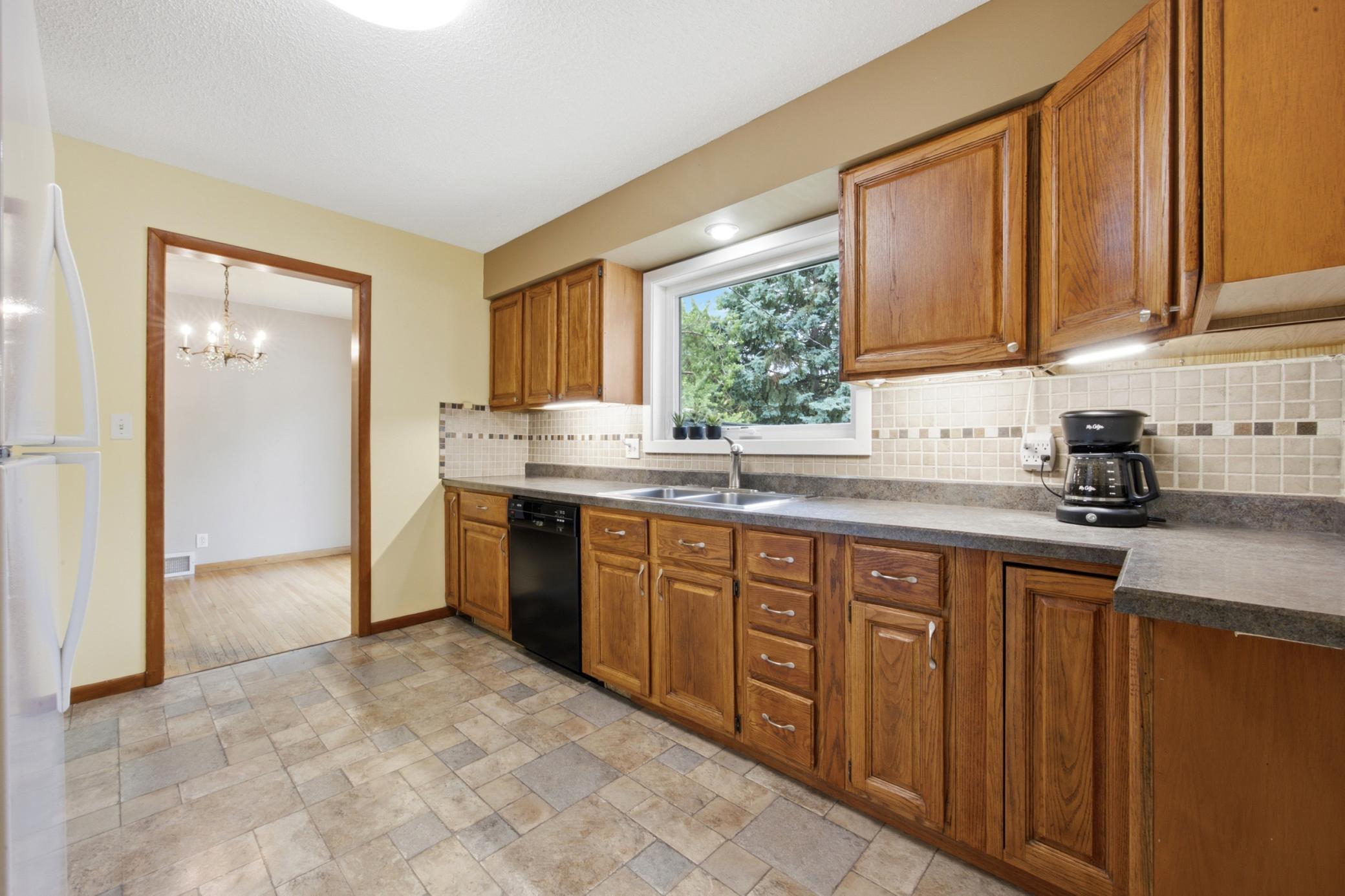 809 19th Street North Moorhead, MN 56560 - Photo 9 of 38