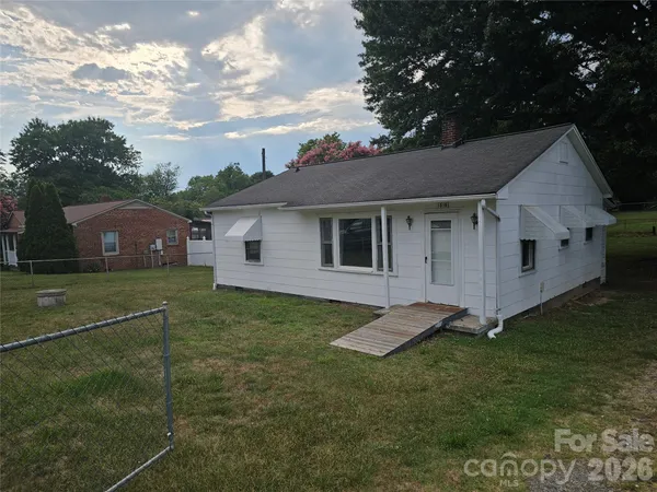 $195,000 | 1515 16th Avenue Northeast, Hickory, NC 28601