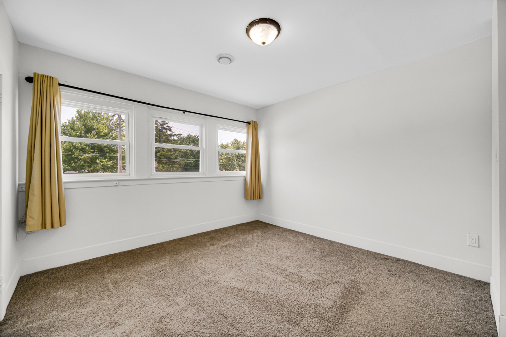 110 Wood Elwood, IL 60421 - Photo 17 of 23 an empty room with a window