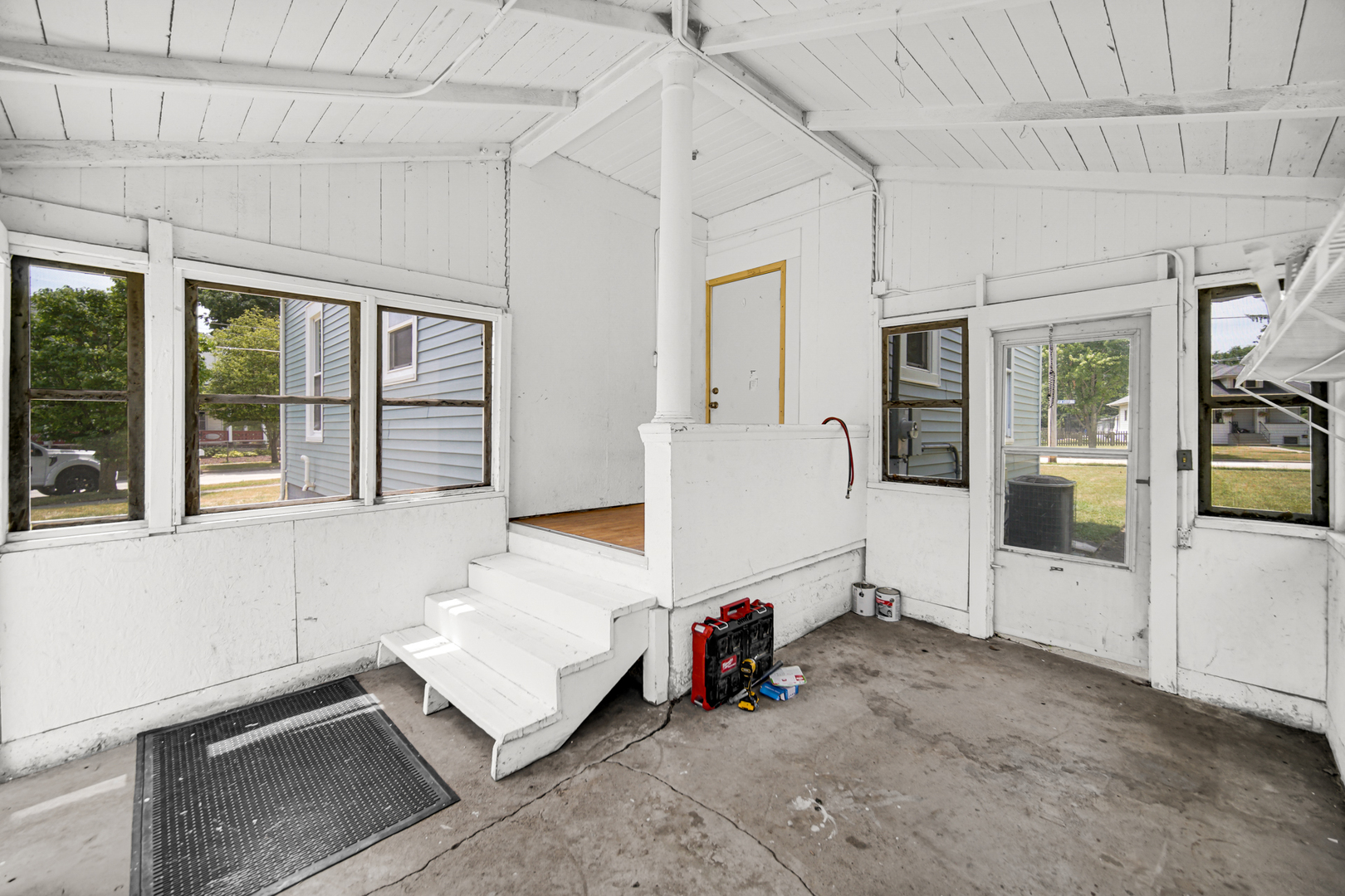 110 Wood Elwood, IL 60421 - Photo 22 of 23 a room with furniture and white walls