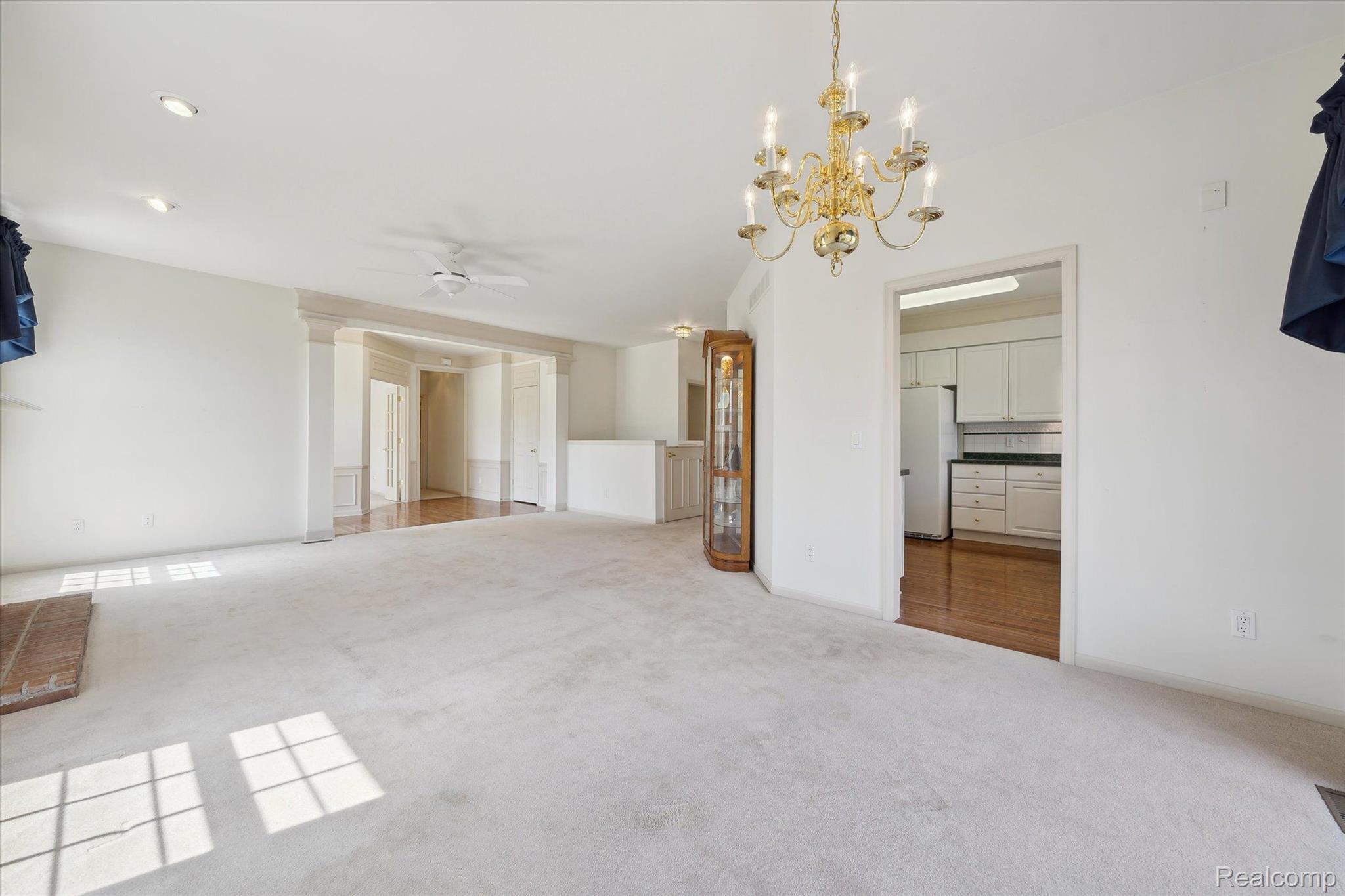 1831 Dunham Drive Rochester, MI 48306 - Photo 8 of 47 Living Room