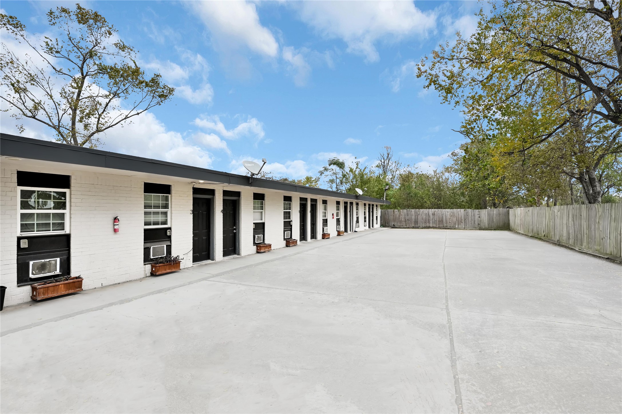 3714 Dabney Street, Unit 6 Houston, TX 77026 - Photo 15 of 15 a view of a house with a outdoor space