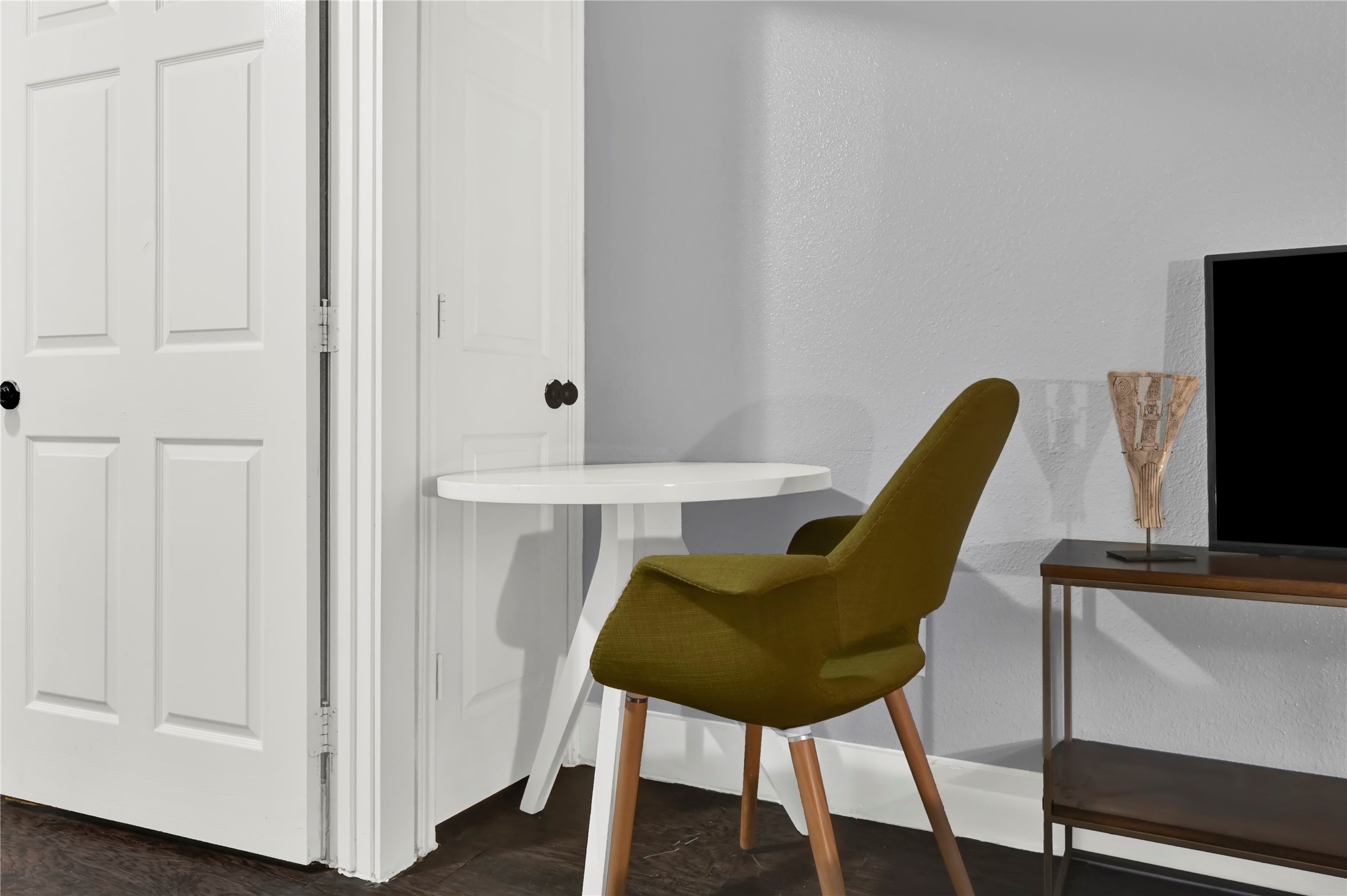 3714 Dabney Street, Unit 6 Houston, TX 77026 - Photo 6 of 15 a view of a workspace with furniture and wooden floor