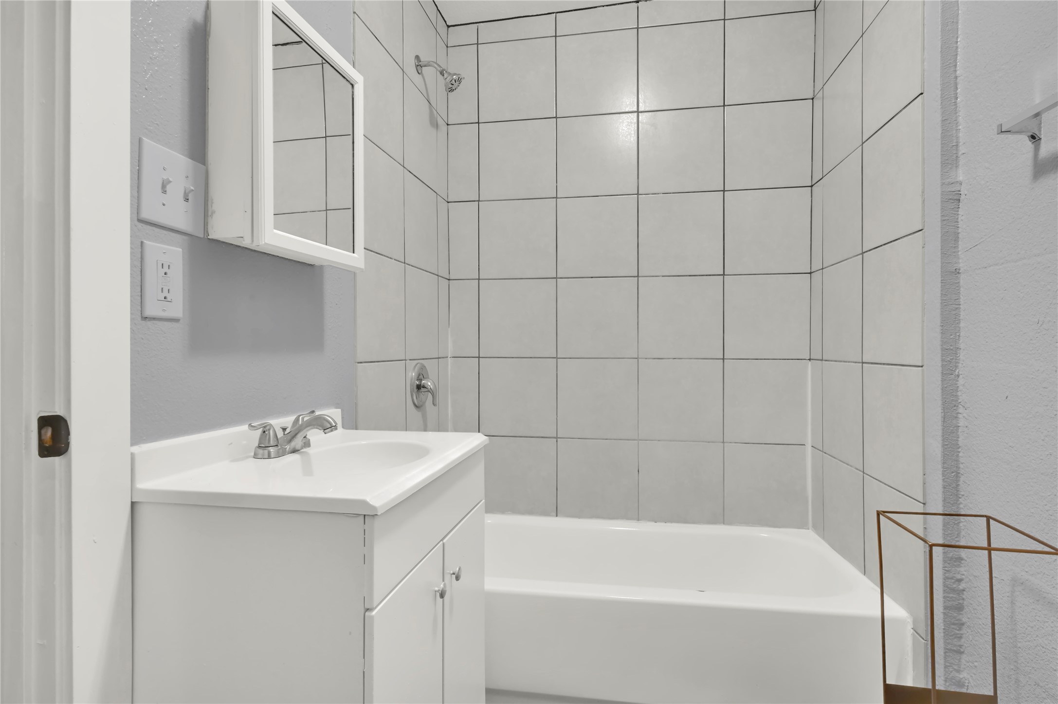 3714 Dabney Street, Unit 6 Houston, TX 77026 - Photo 8 of 15 a white bath tub sitting next to a white sink