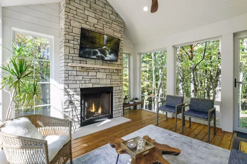 $2,900,000 | 20555 Linden Road, Deephaven, MN 55331