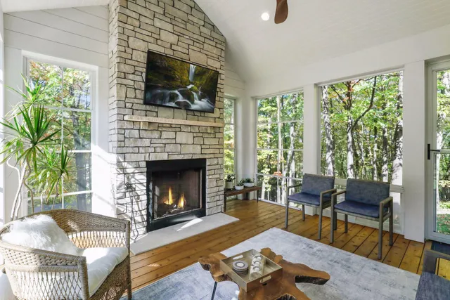 $2,900,000 | 20555 Linden Road, Deephaven, MN 55331