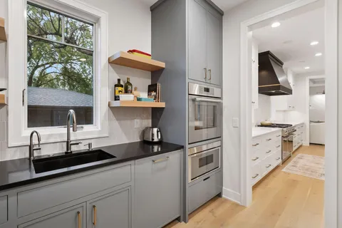 $2,900,000 | 20555 Linden Road, Deephaven, MN 55331