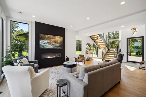 $2,900,000 | 20555 Linden Road, Deephaven, MN 55331