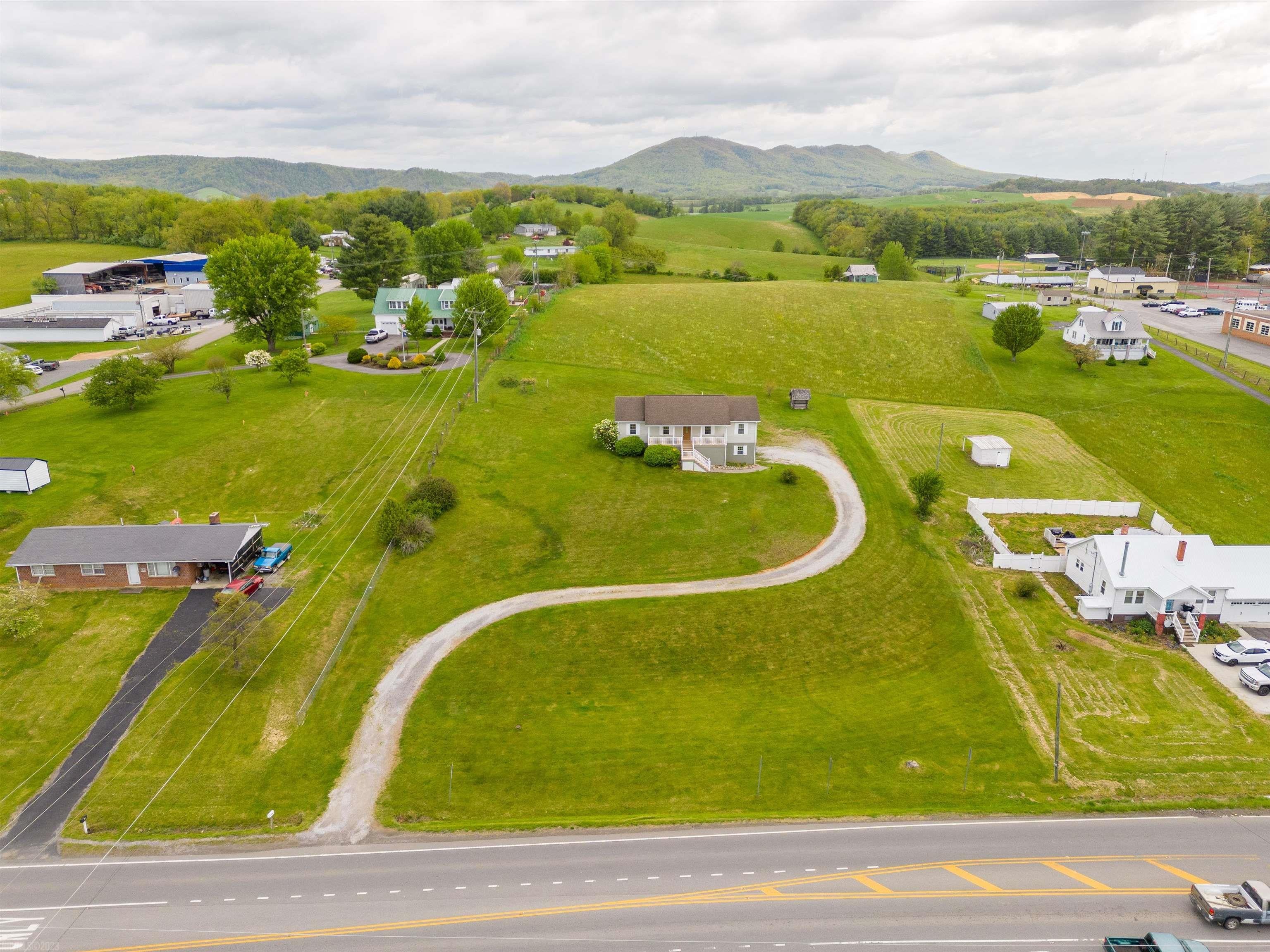 704 Fort Chiswell Road Max Meadows, VA 24360 - Photo 10 of 79 Gallery Image 10