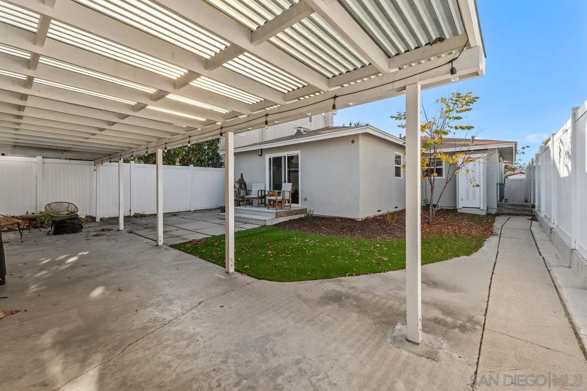 419 H Avenue Coronado, CA 92118 - Photo 19 of 32 a view of a backyard