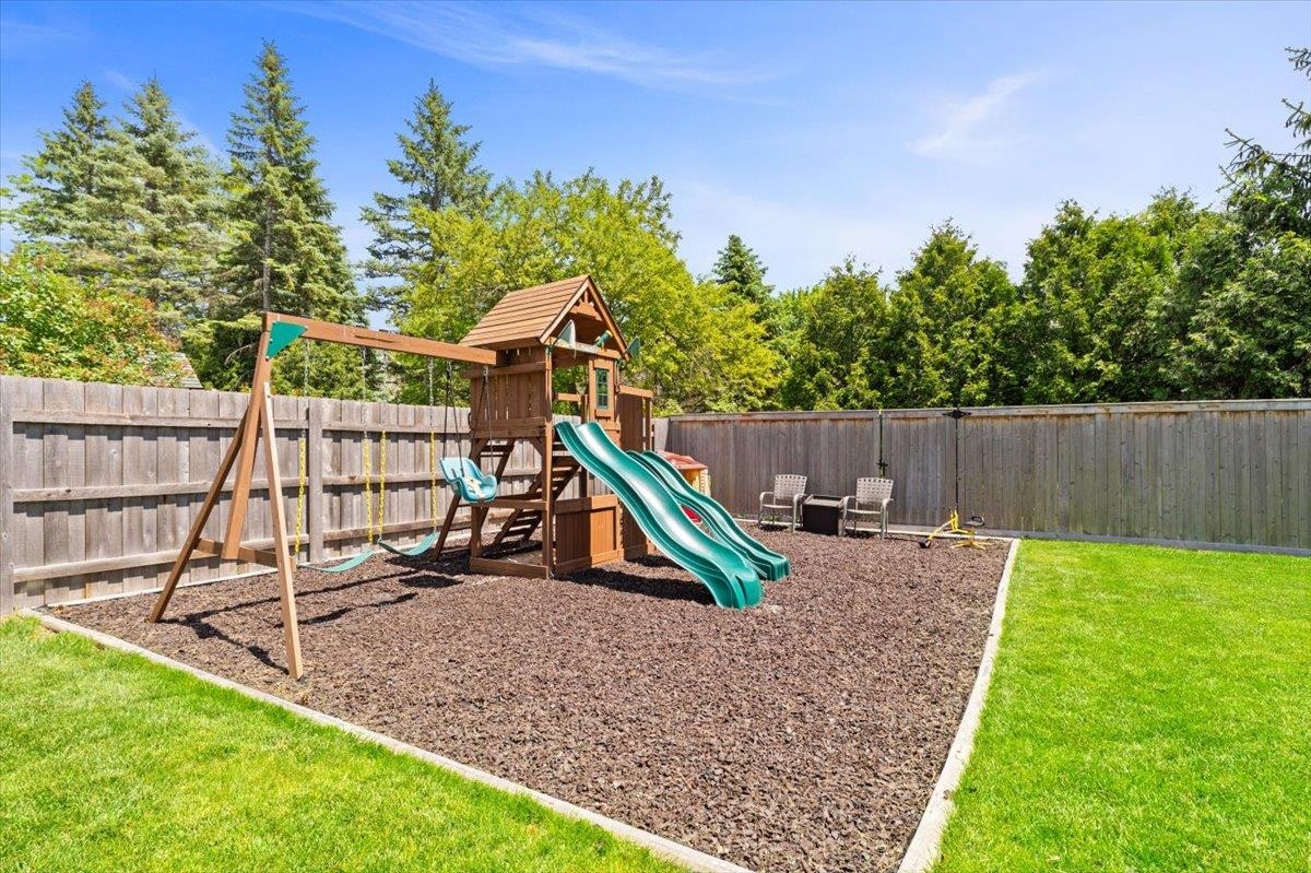 1531 Lost Dauphin Road De Pere, WI 54115 - Photo 4 of 64
