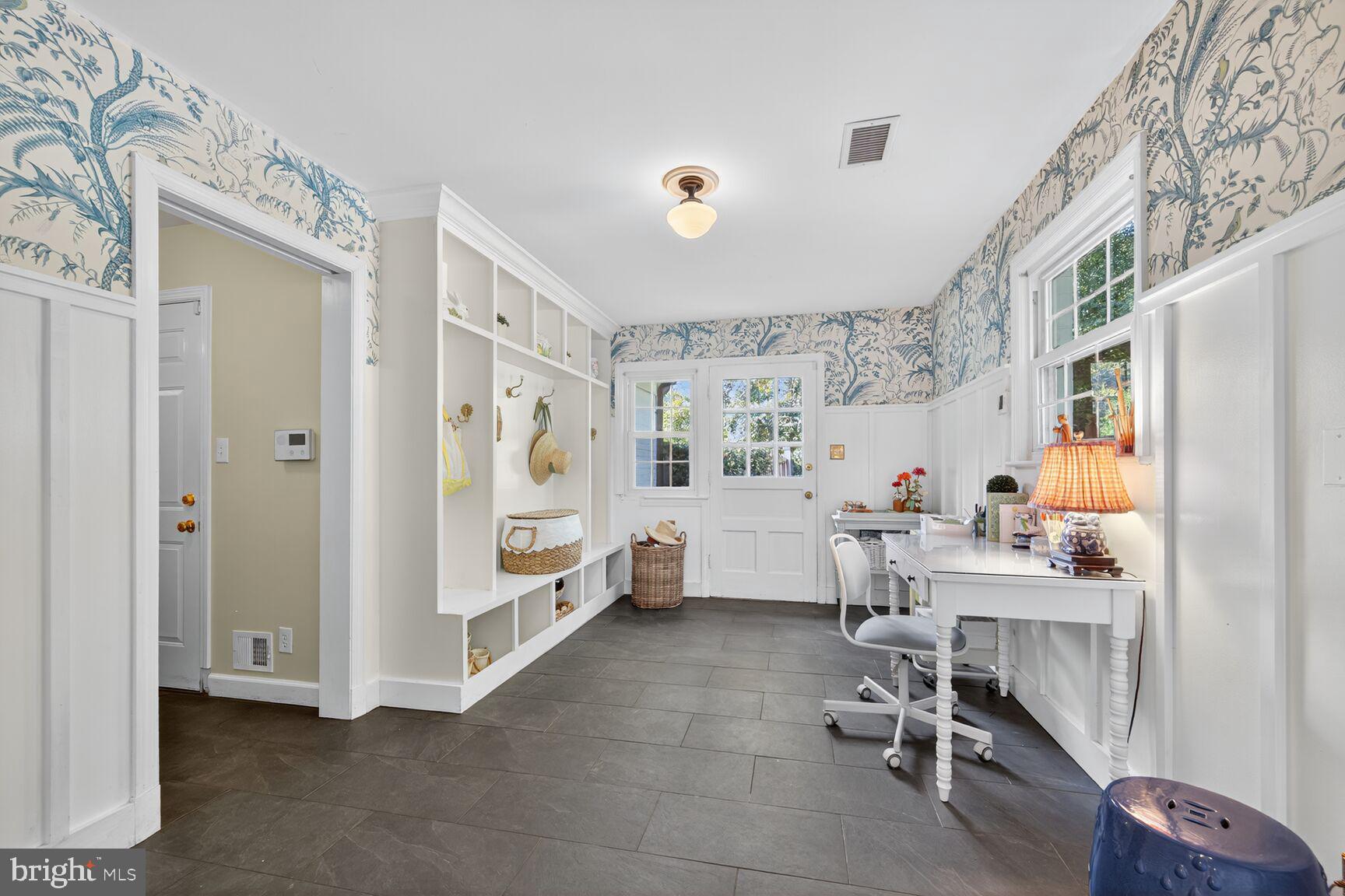 7200 Helmsdale Road Bethesda, MD 20817 - Photo 25 of 50 a view of a bedroom with workspace and a window