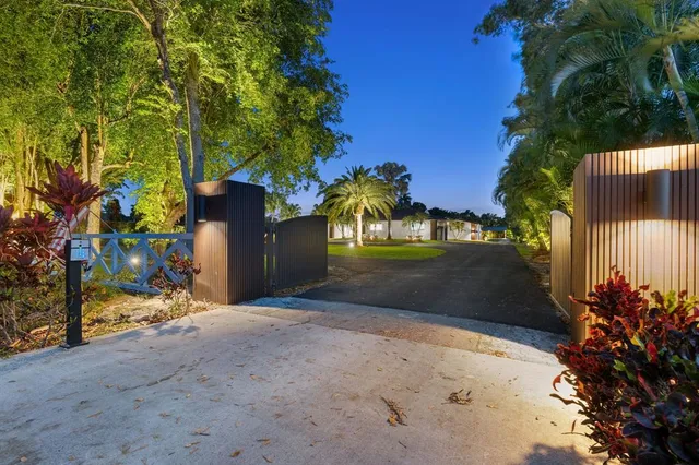 $3,399,000 | 13900 Mustang Trail, Southwest Ranches, FL 33330