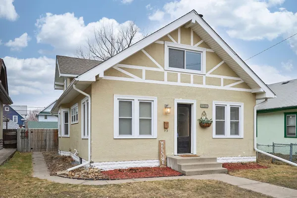 $2,400 | 3841 North Aldrich Avenue, Minneapolis, MN 55412