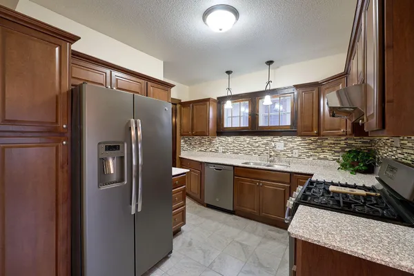 $2,400 | 3841 North Aldrich Avenue, Minneapolis, MN 55412