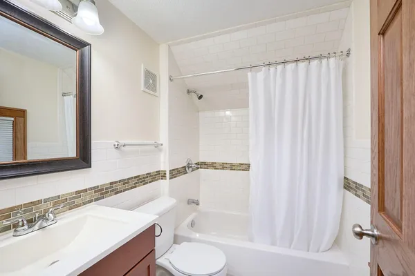 $2,400 | 3841 North Aldrich Avenue, Minneapolis, MN 55412