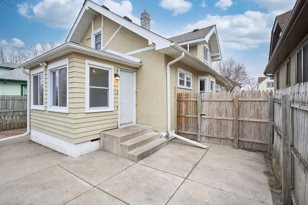 $2,400 | 3841 North Aldrich Avenue, Minneapolis, MN 55412