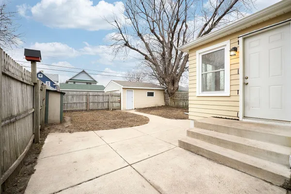 $2,400 | 3841 North Aldrich Avenue, Minneapolis, MN 55412