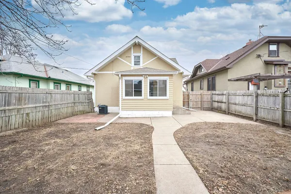 $2,400 | 3841 North Aldrich Avenue, Minneapolis, MN 55412