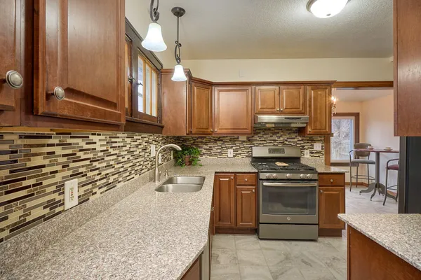 $2,400 | 3841 North Aldrich Avenue, Minneapolis, MN 55412