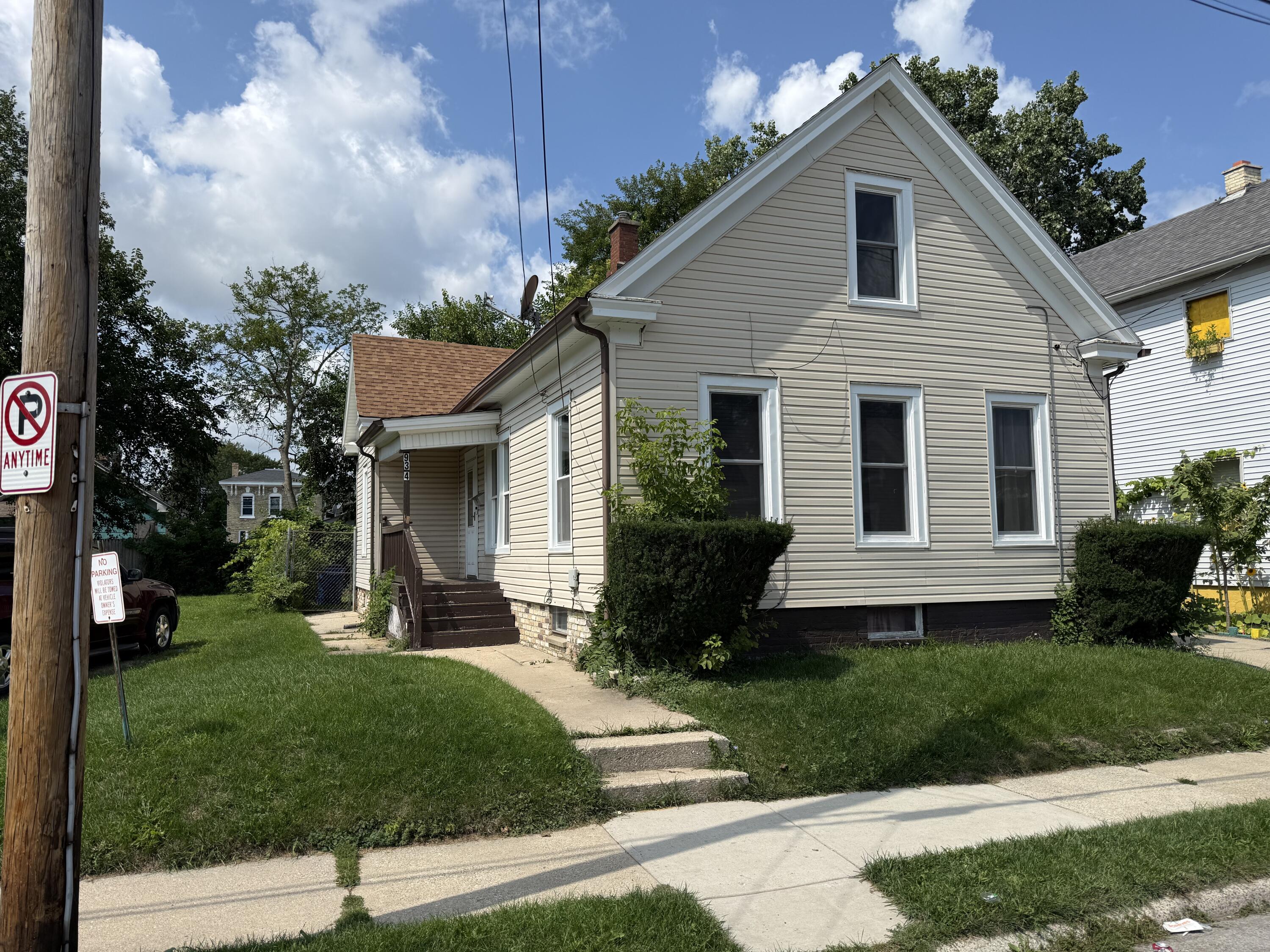 934 Wilson Street Racine, WI 53404 - Photo 1 of 24 IMG_4145